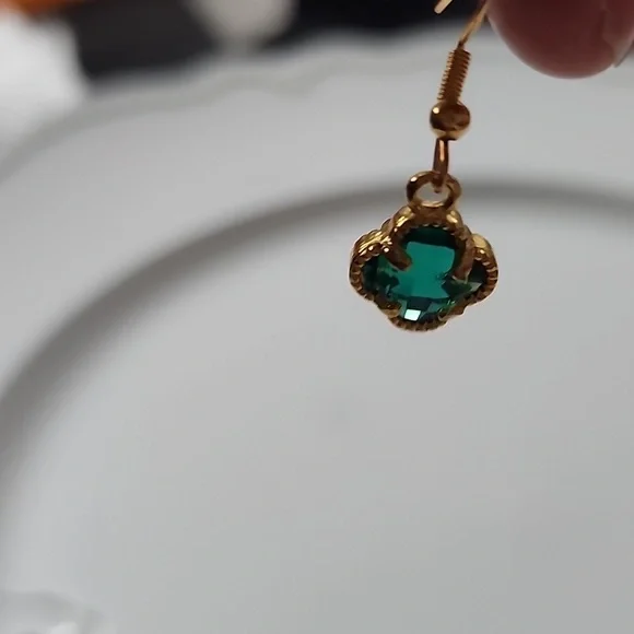 Clover Simulated Emerald Gold Plate sterling Silver Post Allergy Friendly - Picture 4 of 5